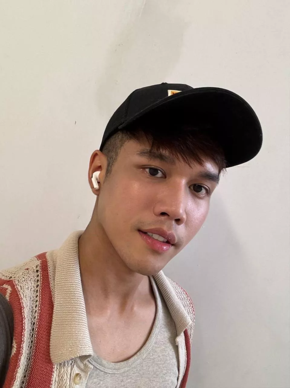 Been getting into knitted shirts lately :) posted by doublerainbowww