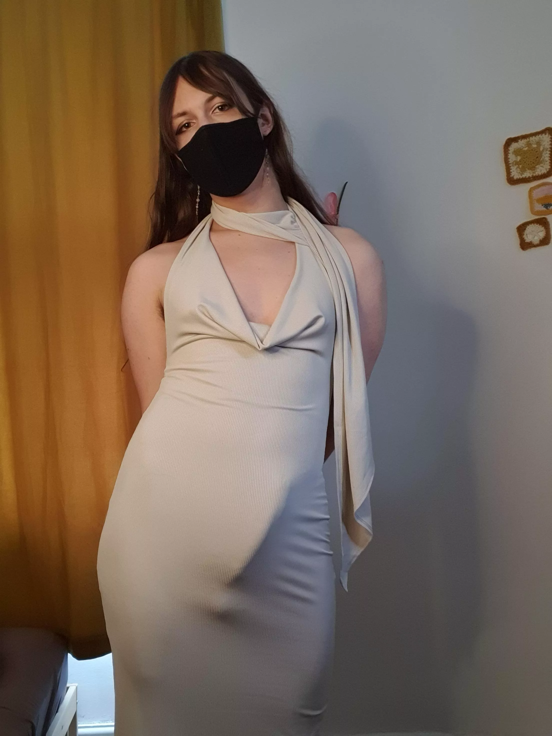 Can someome help me out of this dress? 🥺🥵 posted by prettylittliris
