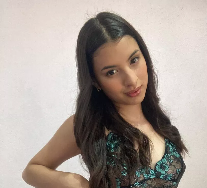 Casual day, casual face @ posted by ImVioletRose