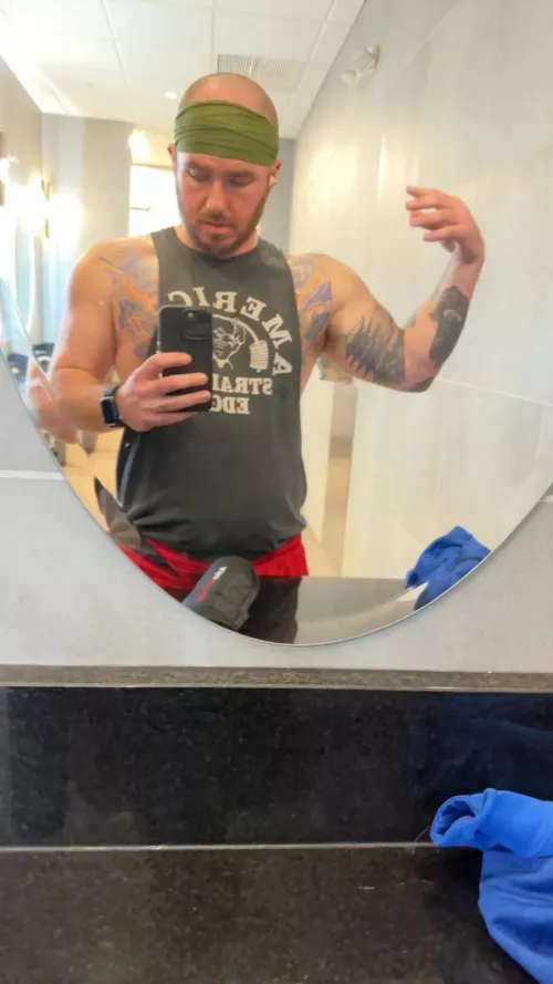 Chest day is the best day by Oldandnaked