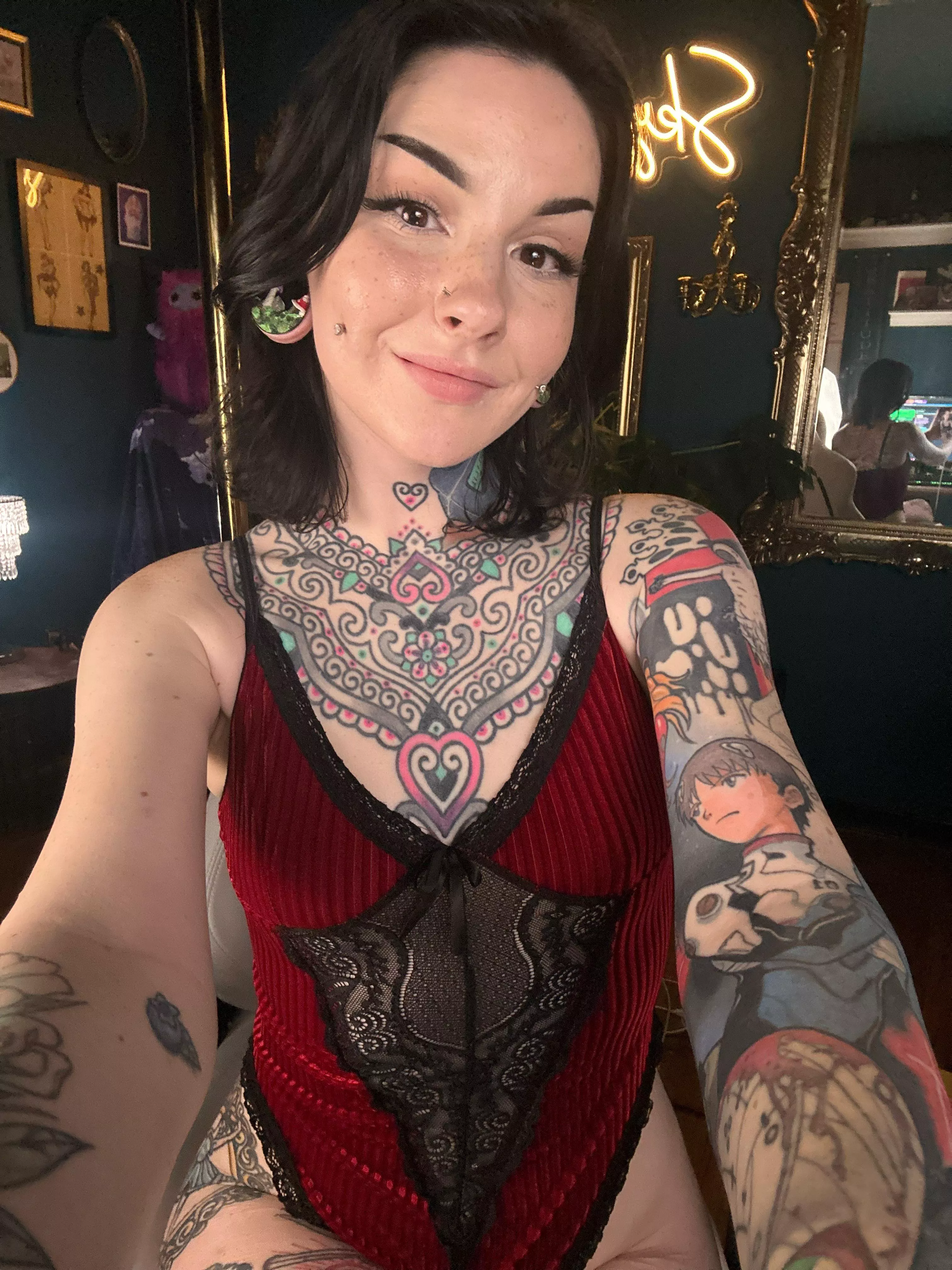 come say hi to your fav Midwest gf?  posted by Walking-W0unded