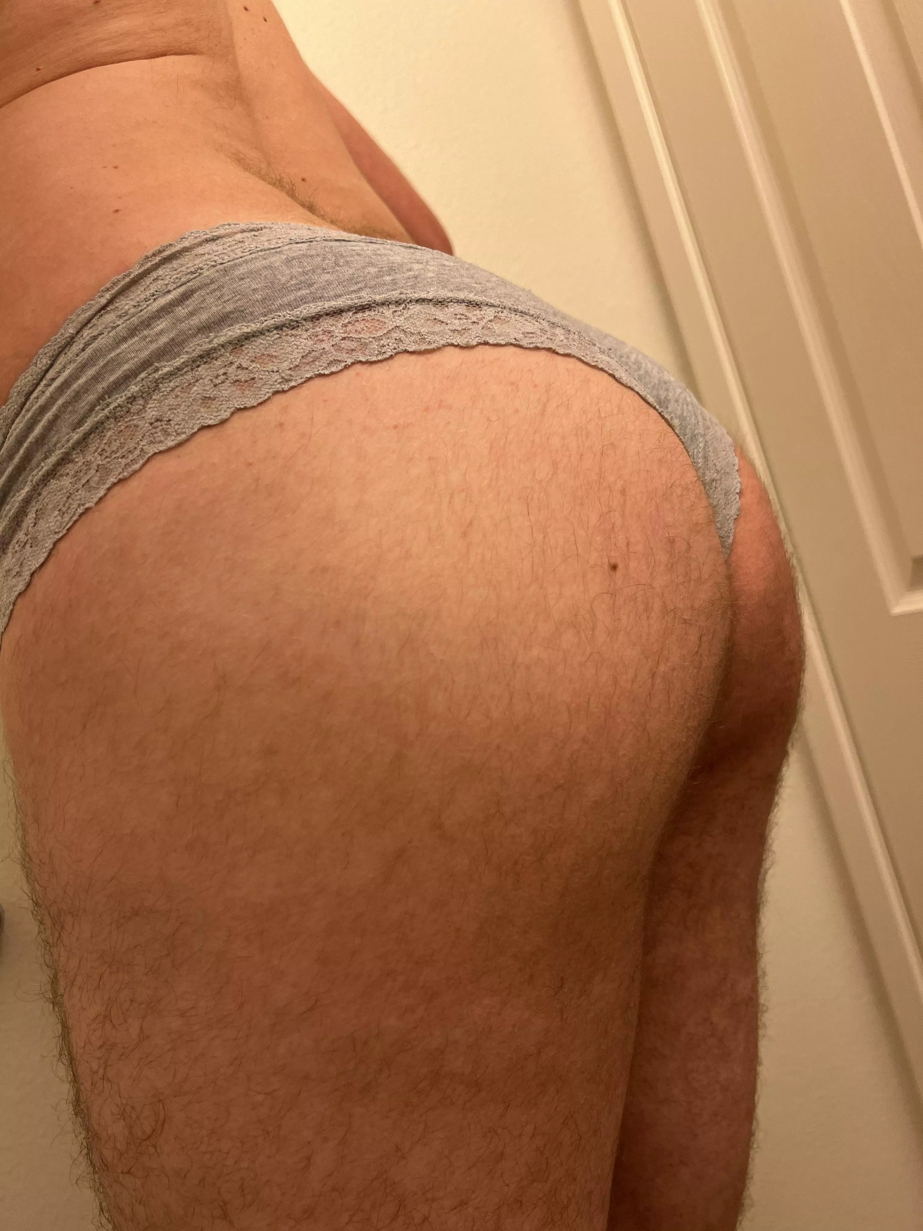 Dm me first. I want to be chased 🐺 posted by iwantitbad691