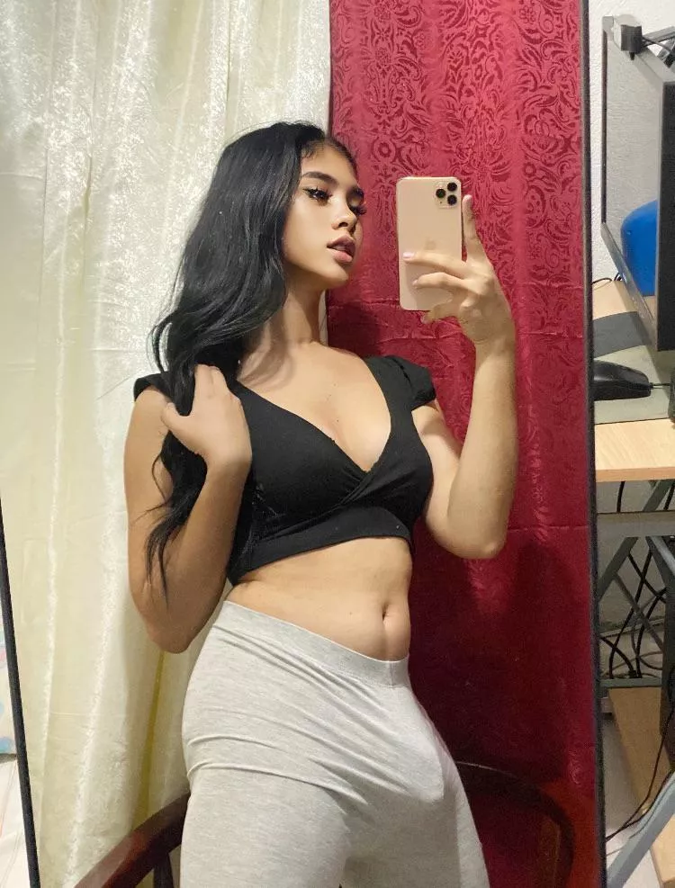 Do any straight boys want a trap like me? posted by Powerful-Ad2236