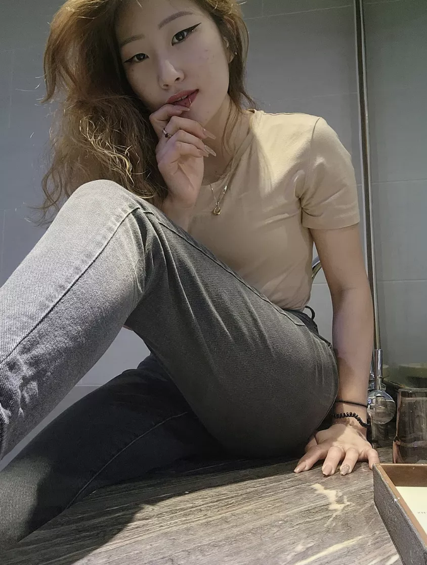 do I have a pretty face? posted by Emi1on