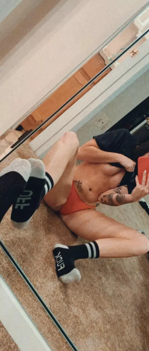 (F) Looking to cheat. by desperatewife16