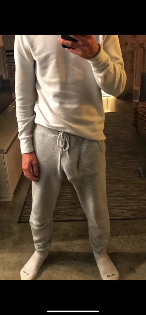 Hanging out by Birdflv