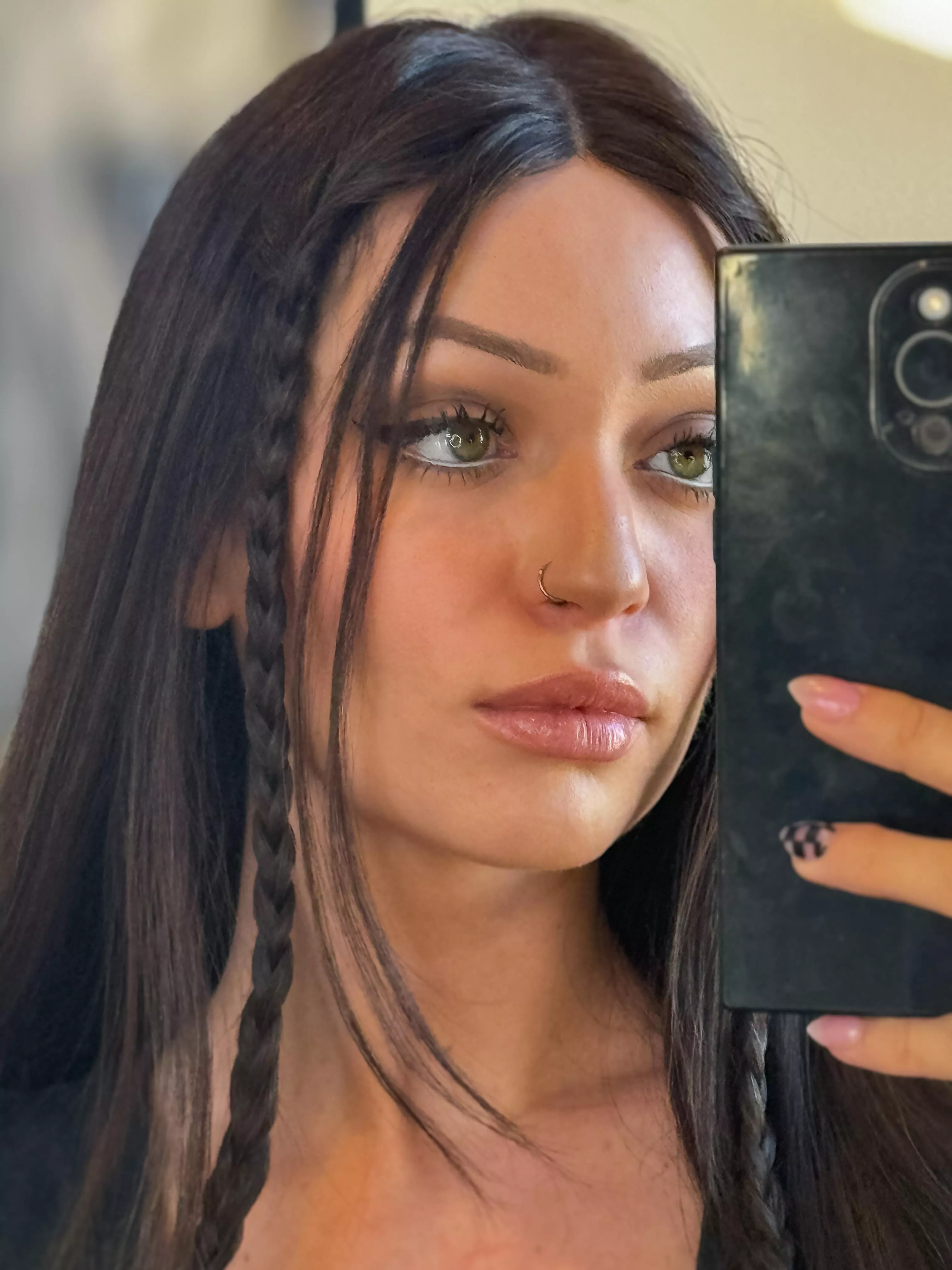 I’m a mom and this is a selfie posted by Daintylittlesole