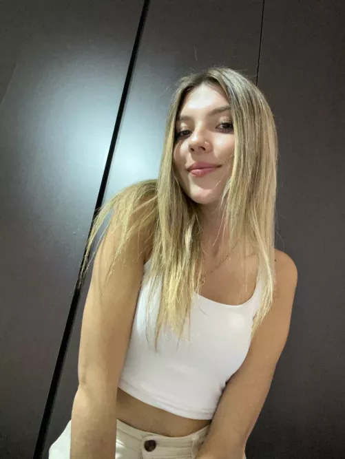 I'm definitely a crop top kind of girl by HealthyAcadias