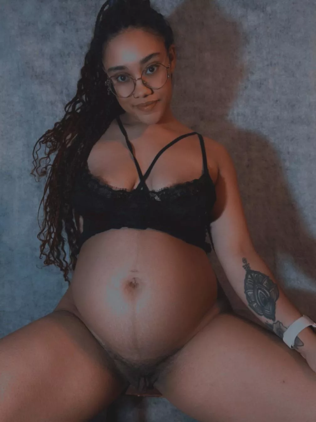 I’m half way! How does my pregnant body look  posted by Dominiqueskye