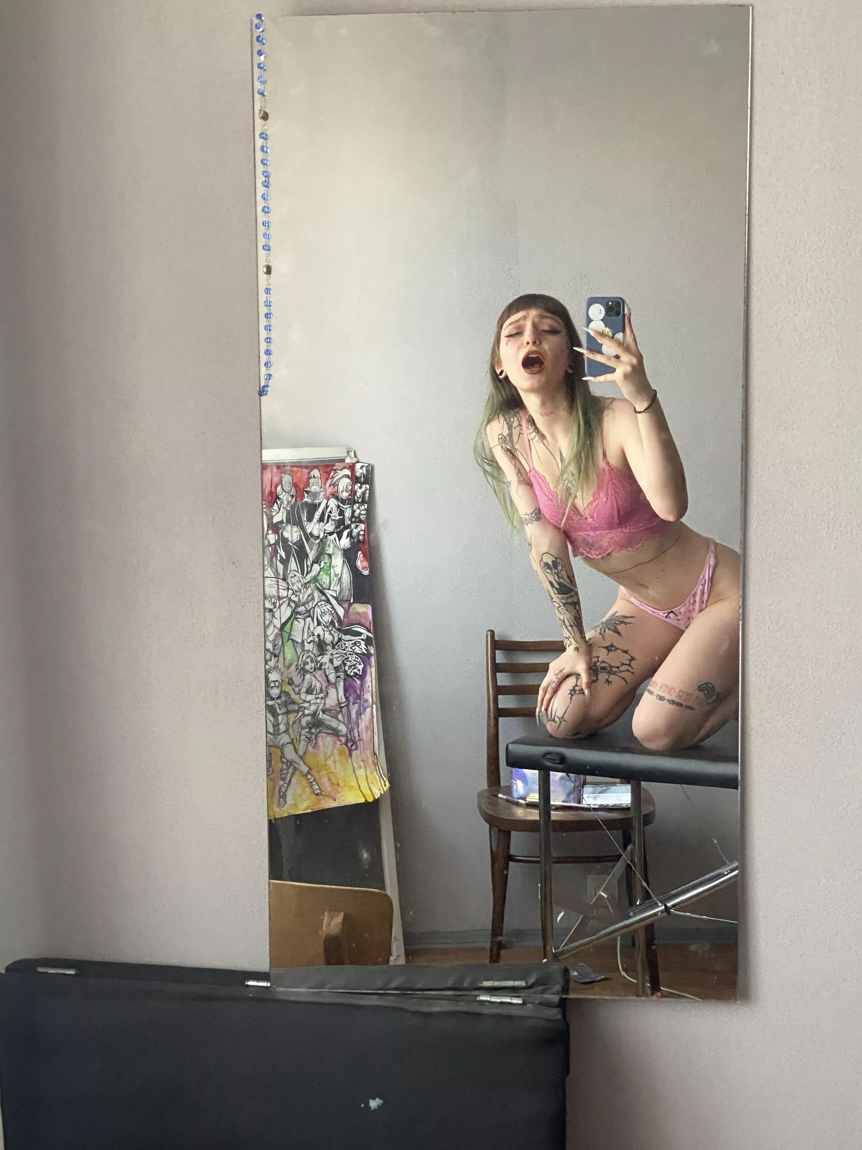 I'm sending you a photo of how I can open my mouth posted by Stockilytake