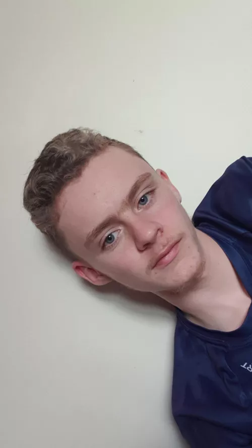 In the mood for a good strong cuddle by AstralDrolf23