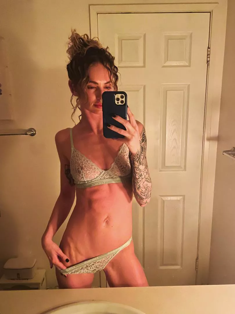 Nails match my sleeve 😈 posted by Ty_rrelll