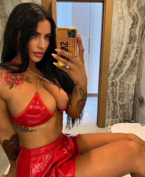 Pretty flowers and she’s got big bewbies and piercing eyes by aaMikhael