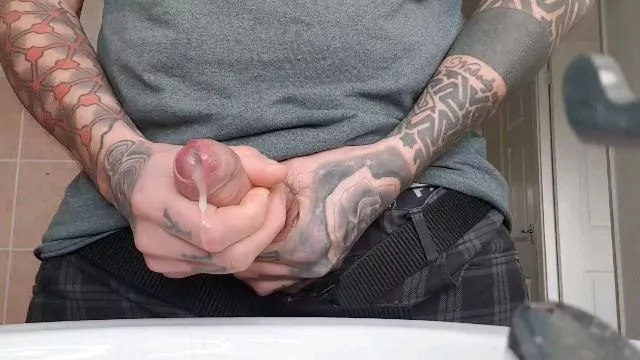 Say yes if you'd like a cumshot vid posted by princealbert75