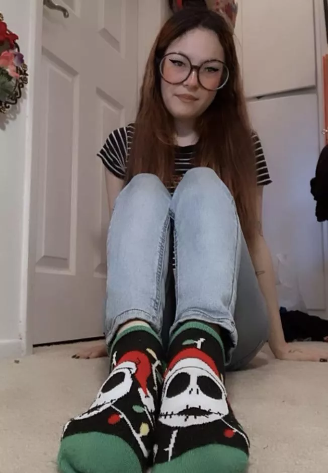 [selling] Super sweaty from the gym~Selling pantys/socks/bras/vials/digital posted by SlutSellingSocks