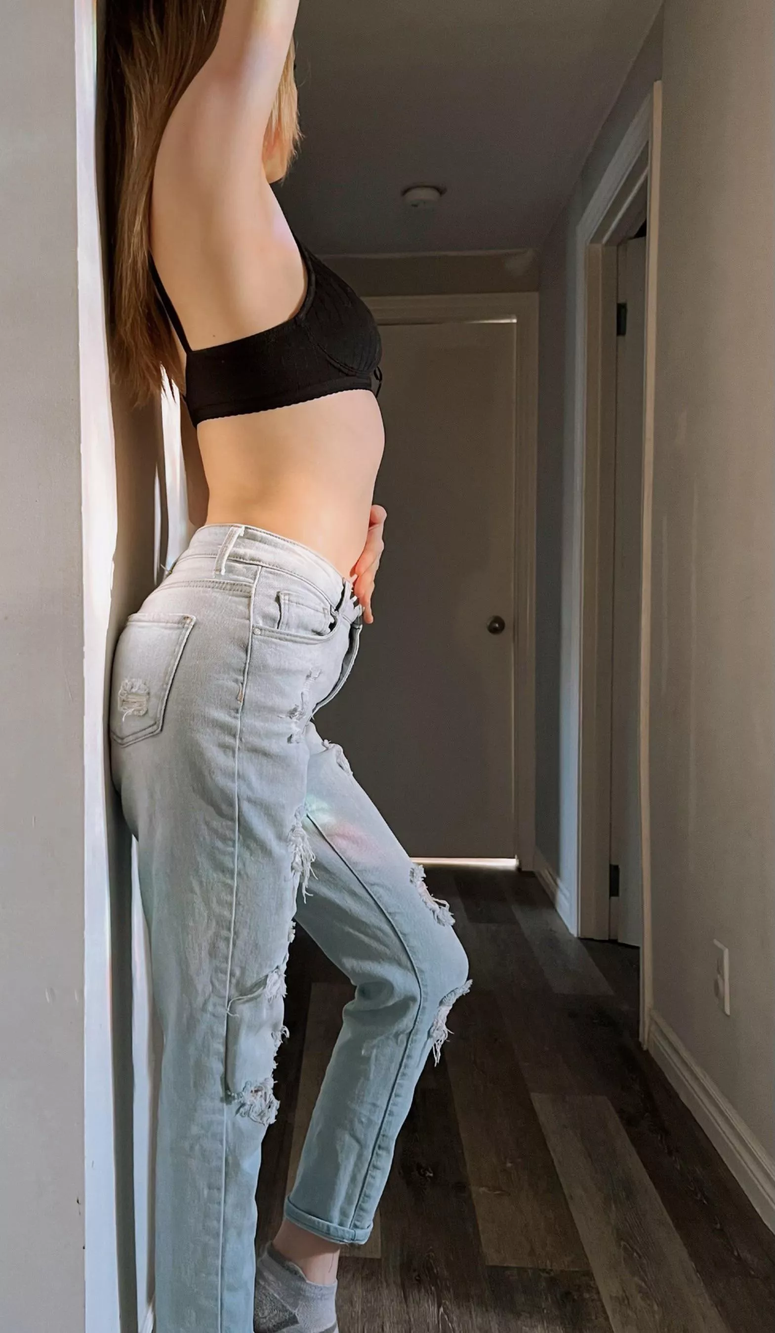 Sharing pics to get back at my boyfriend 🤫 send me a message posted by Briannebbyx