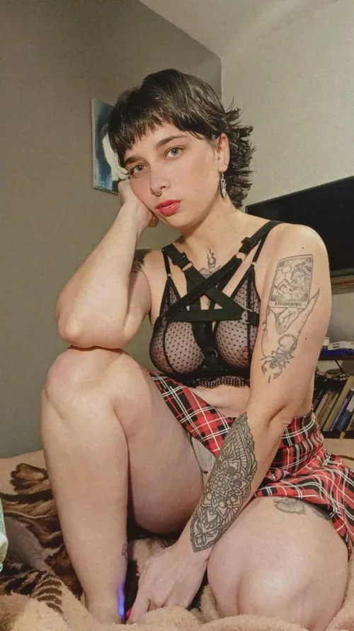 Short haired snack for boredom by queenscorpiaa