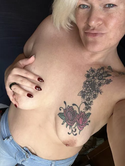 Soft curves, hard nips by lalababydoll123