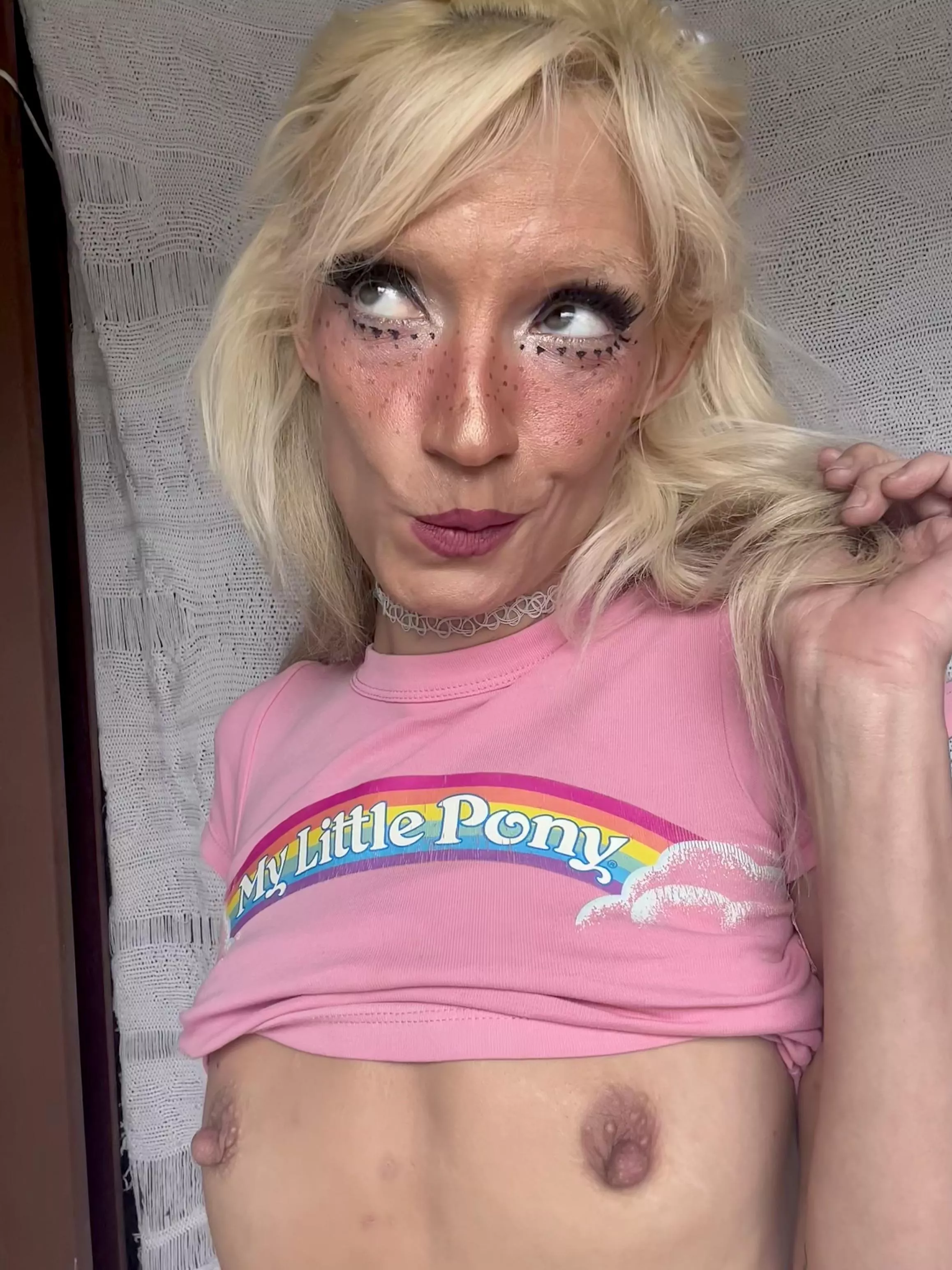 The perfect size titties 🩷🦄 posted by amyanyone