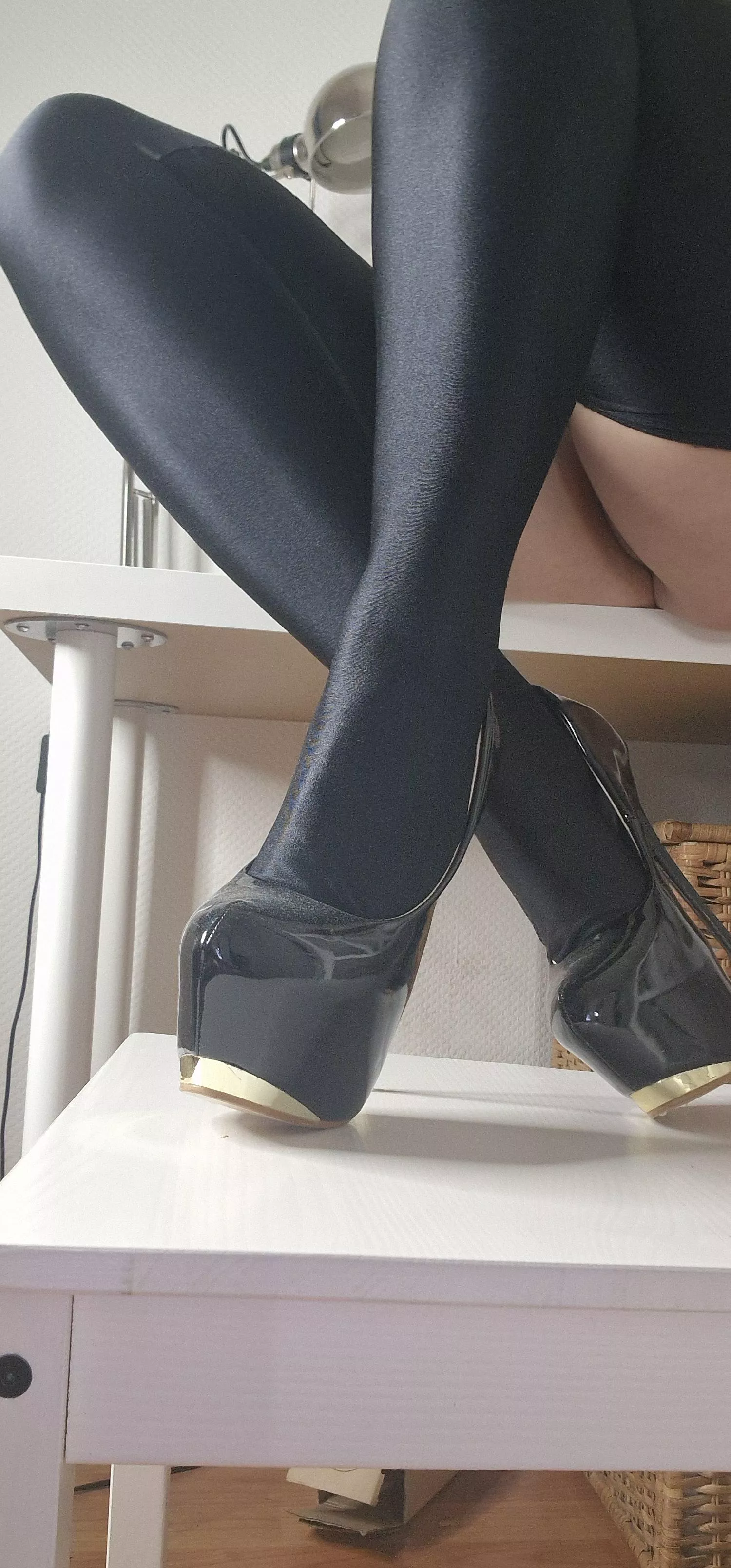 They look beautiful with my shoes 🩷 posted by maryxbell92