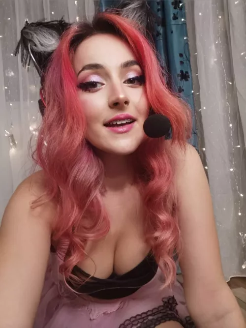 They say pink and red is not a god combo, what do you think? by miremi137