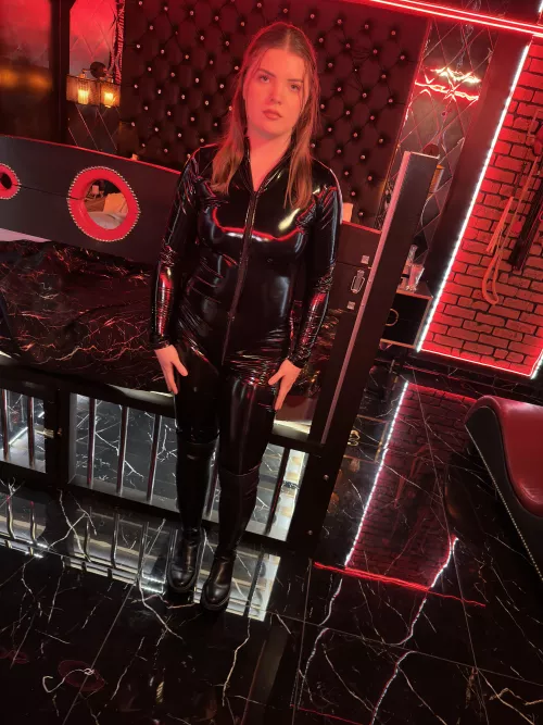 Wearing pvc catsuit in fetish room by Navlia