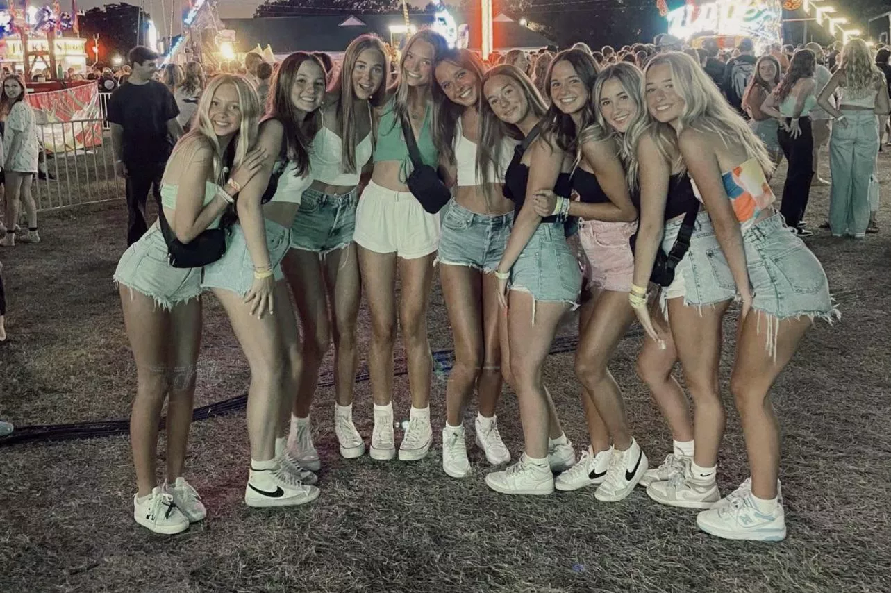 Who is the hottest of the friend group? [9] posted by Training-Lime-1644