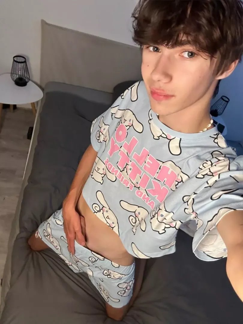 ( 19yo 125lbs) would you rather to fuck me or to cuddle? i prefer both :3 by PhoenixNympho