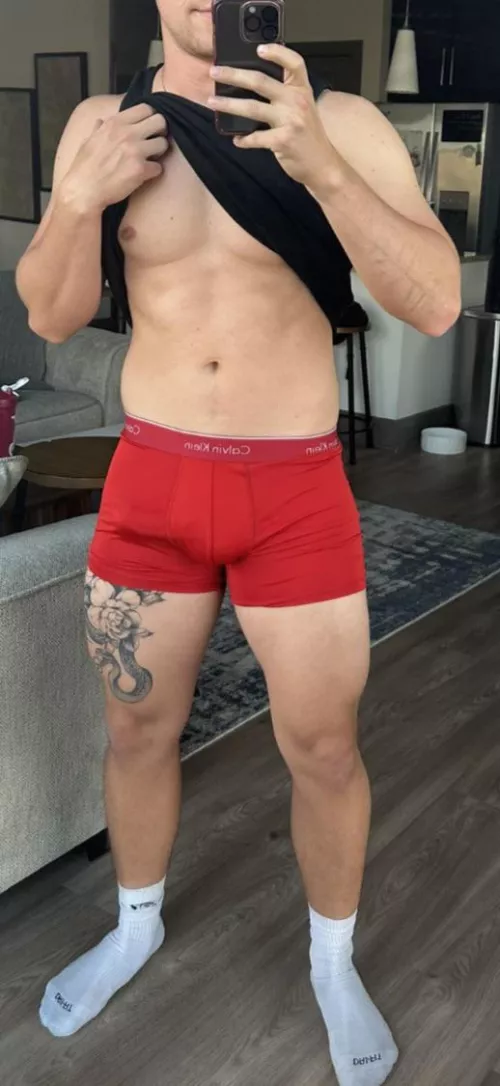 25 muscular stud. 👀 for same to swap hookup vids with. DM me for snap by Vani11a_Suns3t