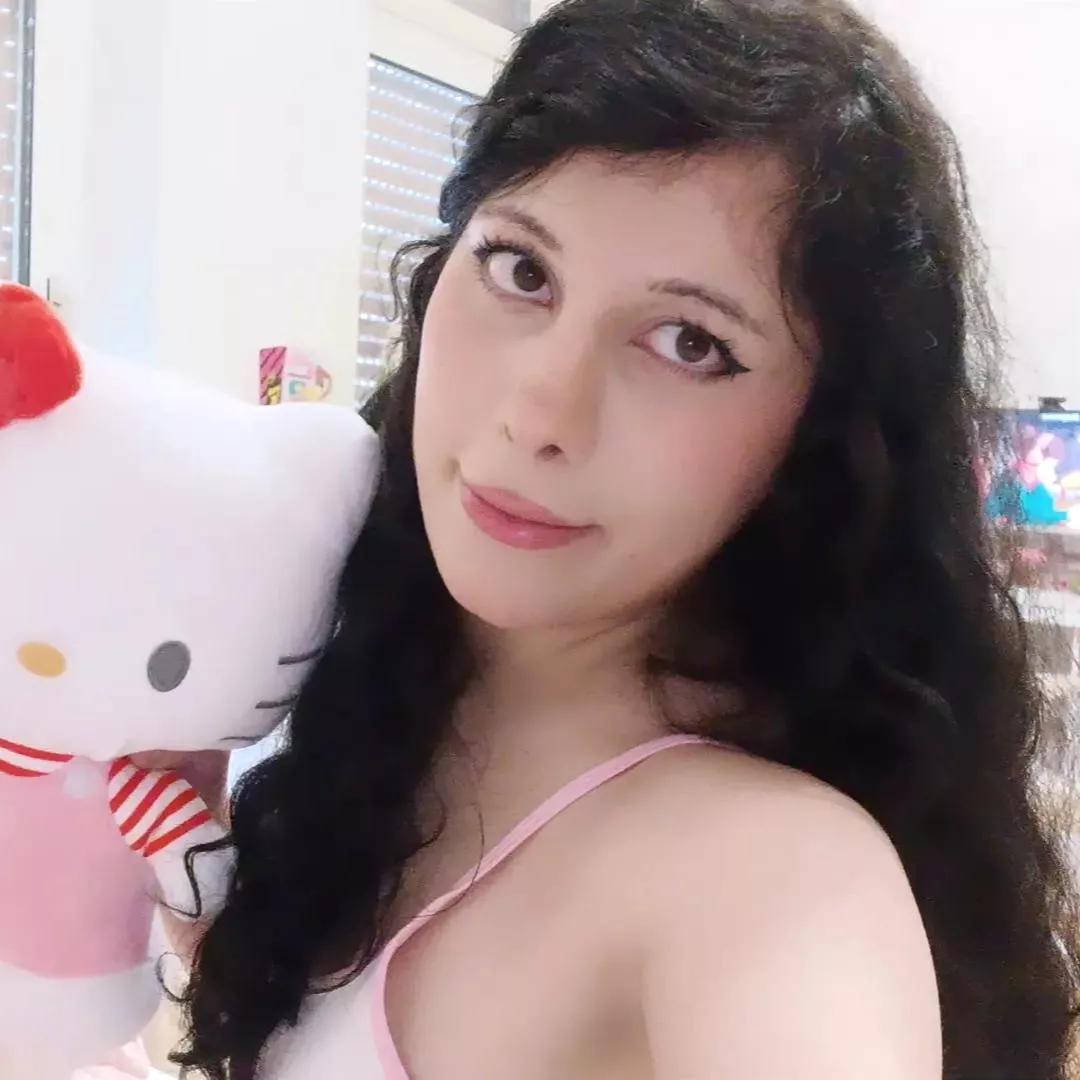 a little insecure about my natural wavy hair 💗🙈  posted by puruchuu