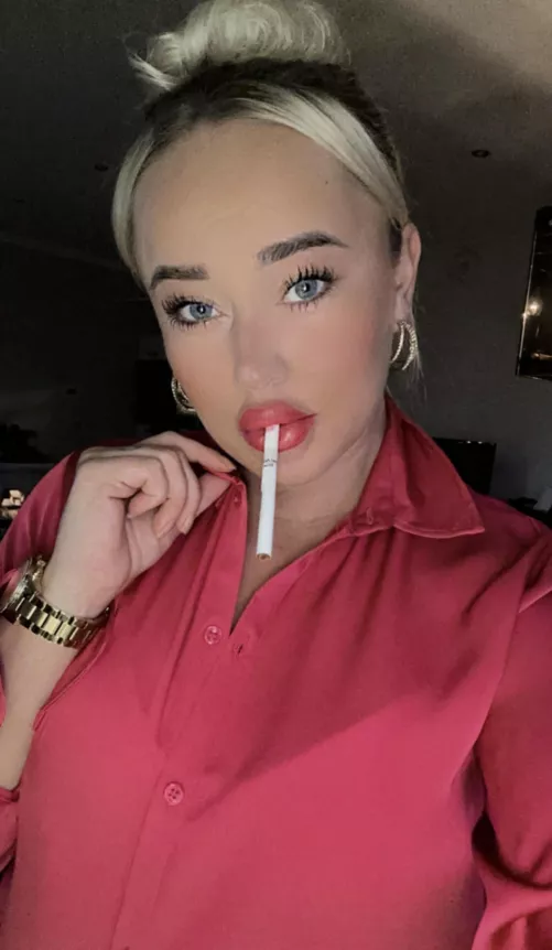 a simple dangle 🎀🩷 by xxkiki22