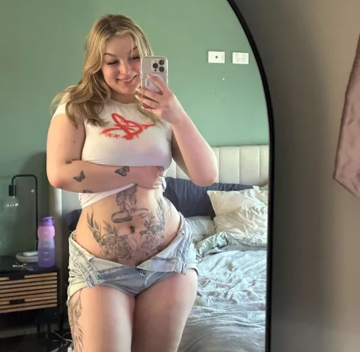 A smile a day keeps the pain away by [deleted]