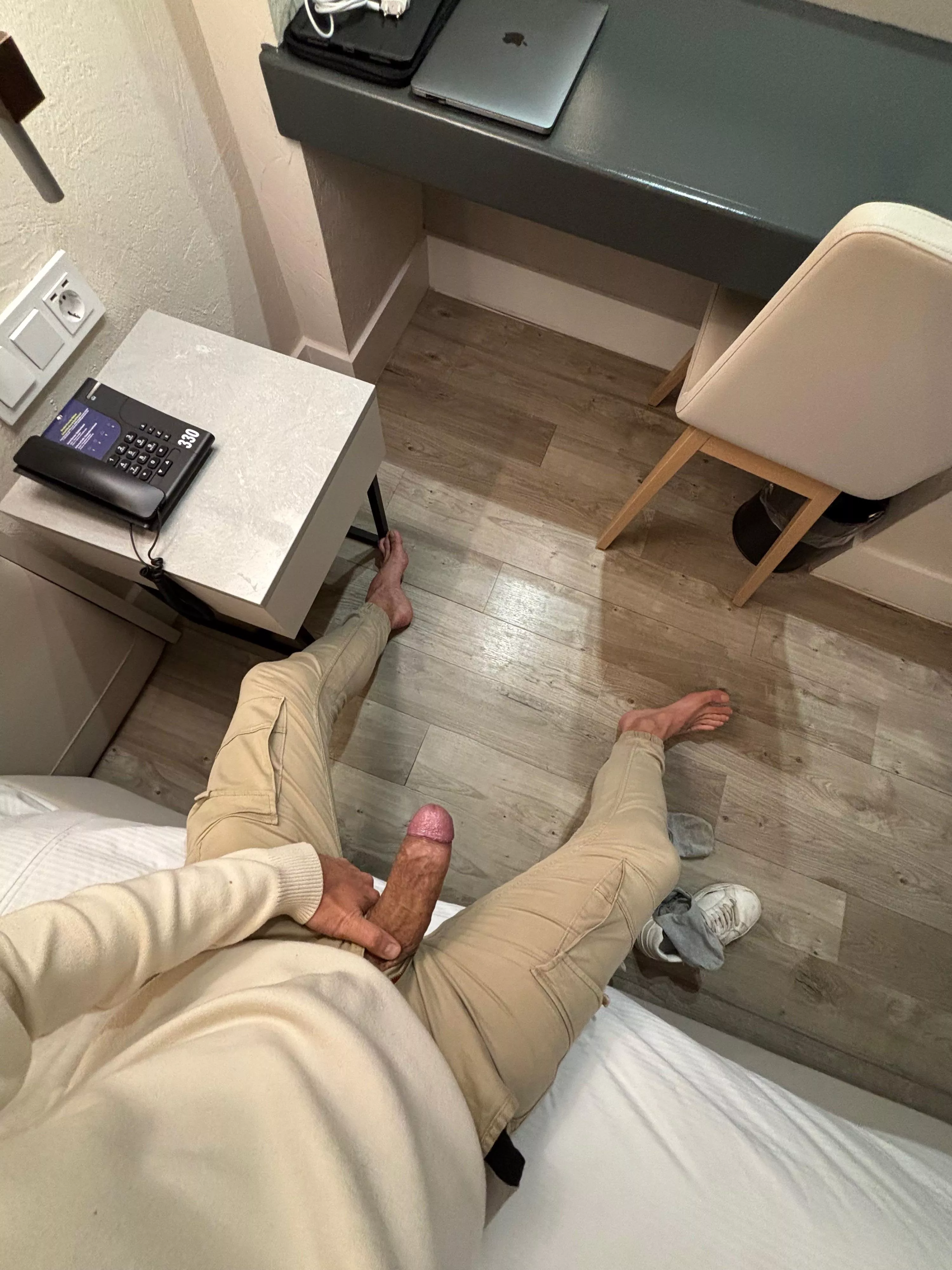 Before a shower 🥵👀🏠 posted by Badandrawon