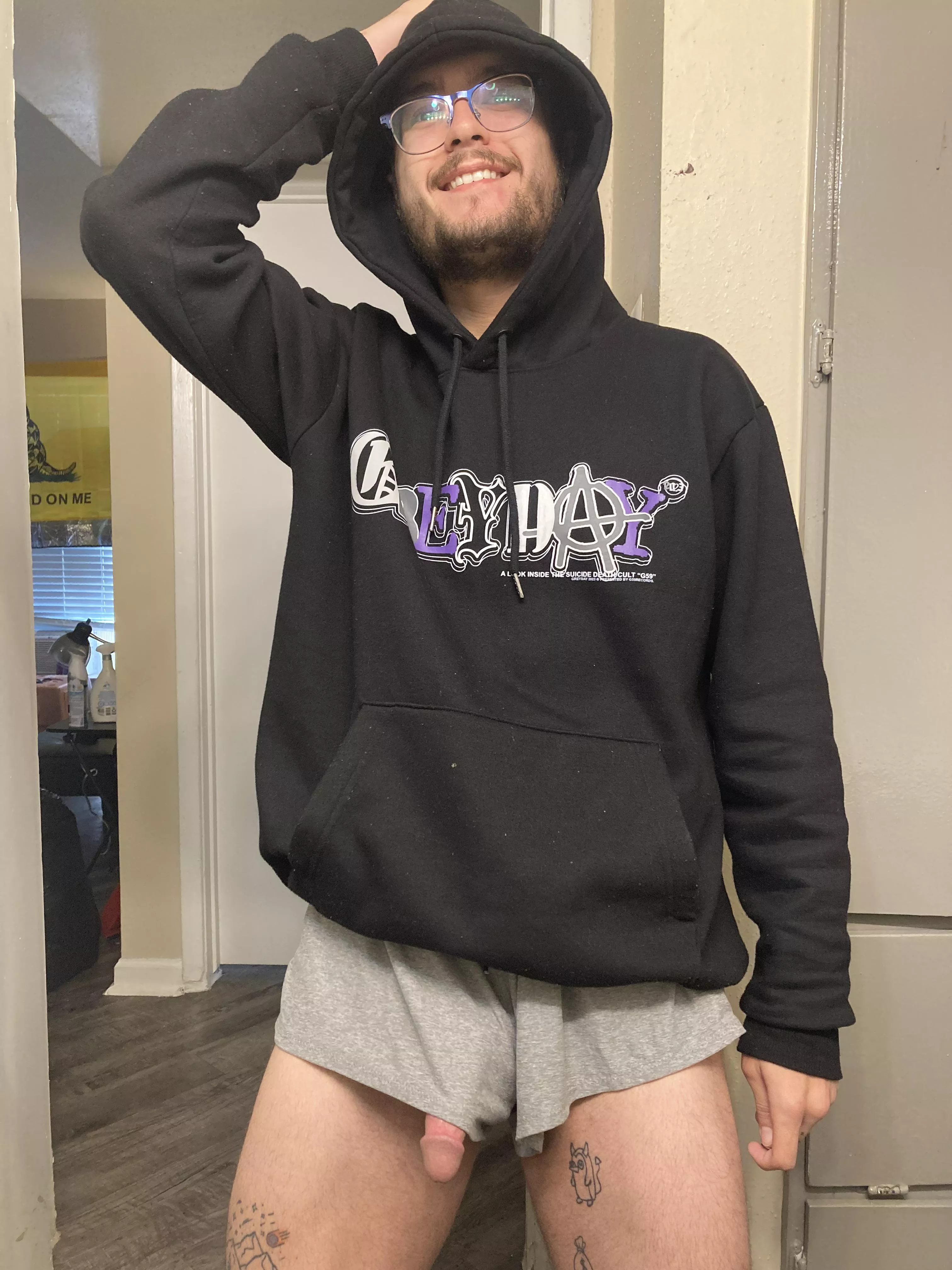 Dick out & I walk around like I don’t notice 🙈 [23] posted by honamp