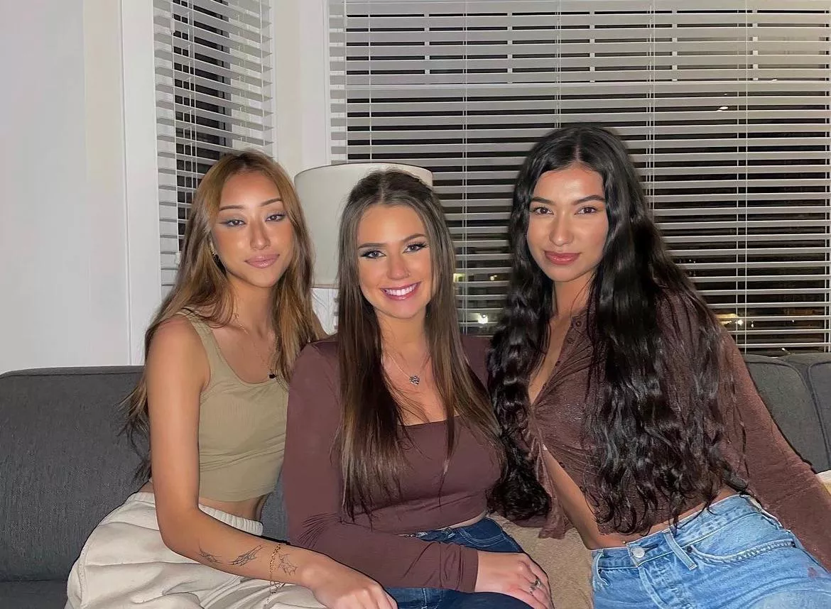 Gorgeous girls  posted by Mrwhatkindofcaryouin