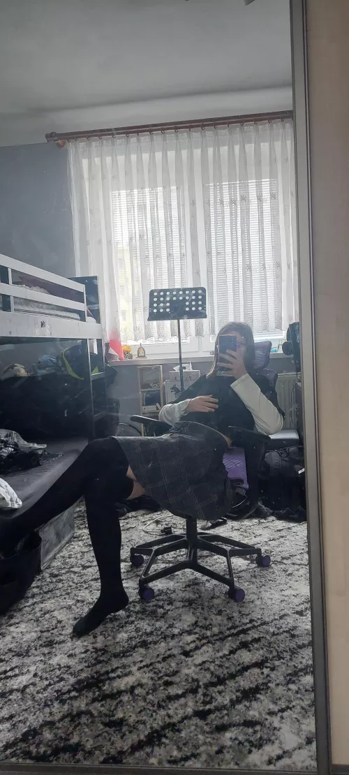 Home alone, finally time for some comfy clothes :3 by AV_games