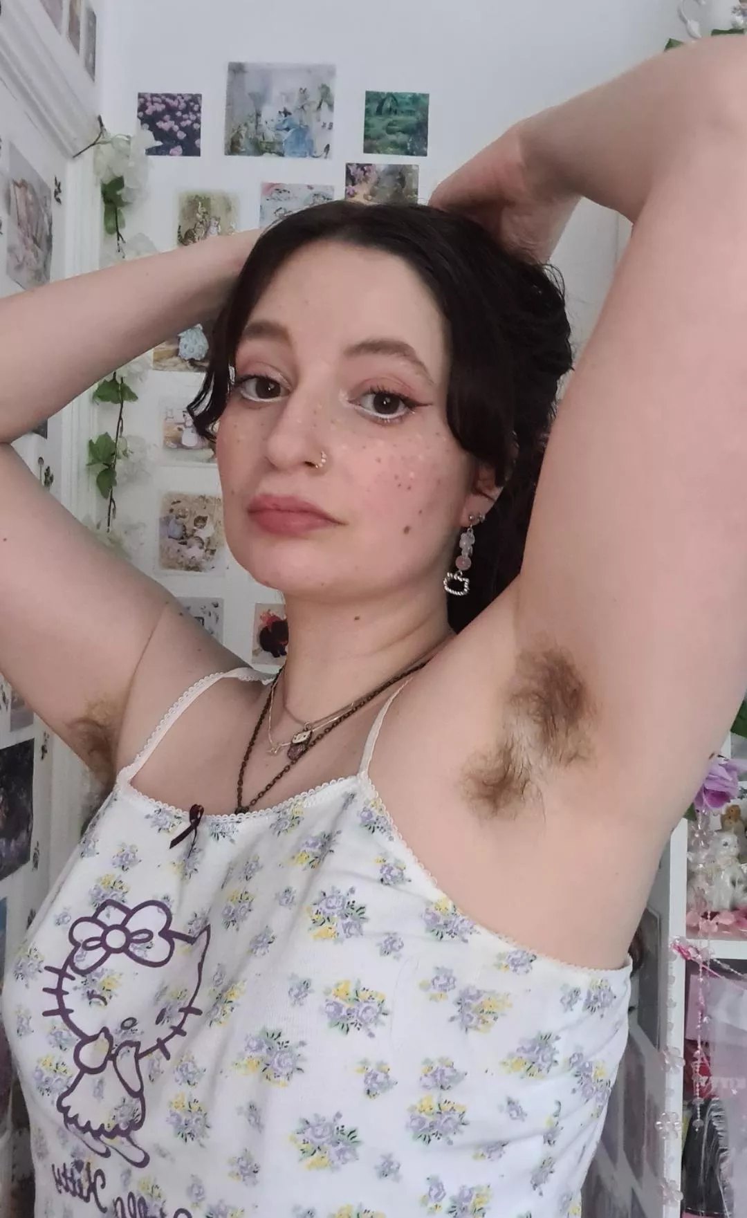How old are you and what do you think of girls with hairy pits? posted by patheticbbykitten
