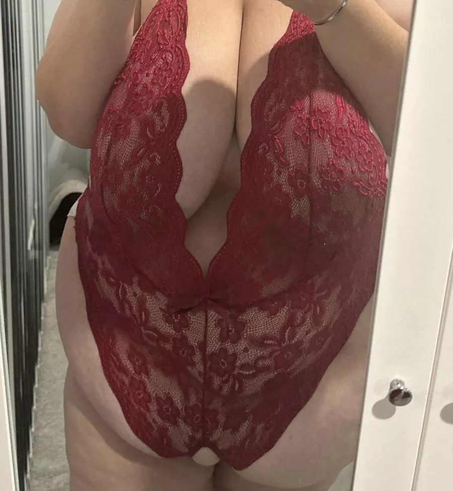 Mum body, MILF? 😉 posted by adventurexxx