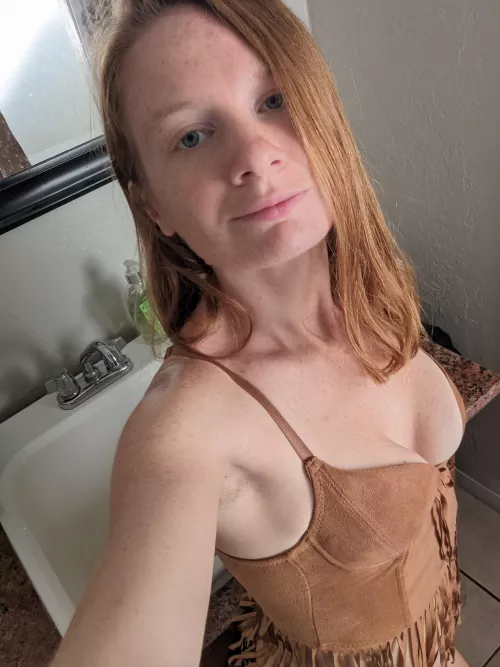 Try to hold eye contact👀 [F27] by Redlilyrose