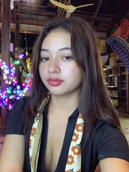 19. Filipina. Single. :( by Sophie_buzz