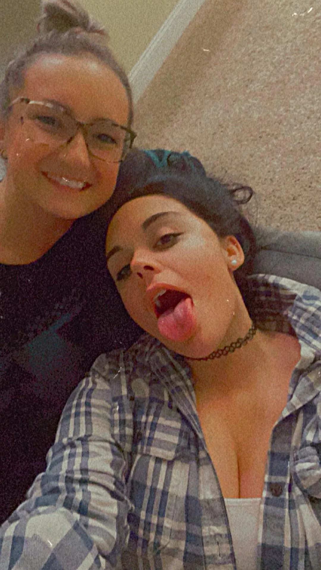 [2] bffs  posted by bangbangreign21