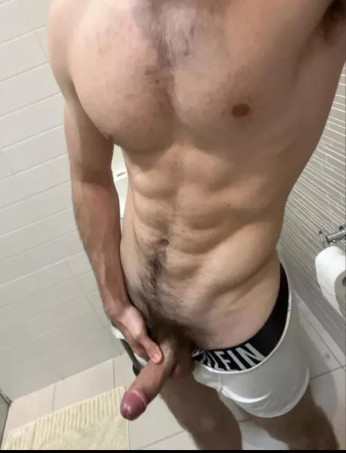 23M fit guy looking for muscly & fit jocks, hairy + HMU: benladvi by j-timmy2020