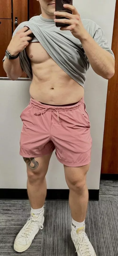 25 muscular stud. 👀 for same to swap hookup vids with. DM me for snap by Vani11a_Suns3t