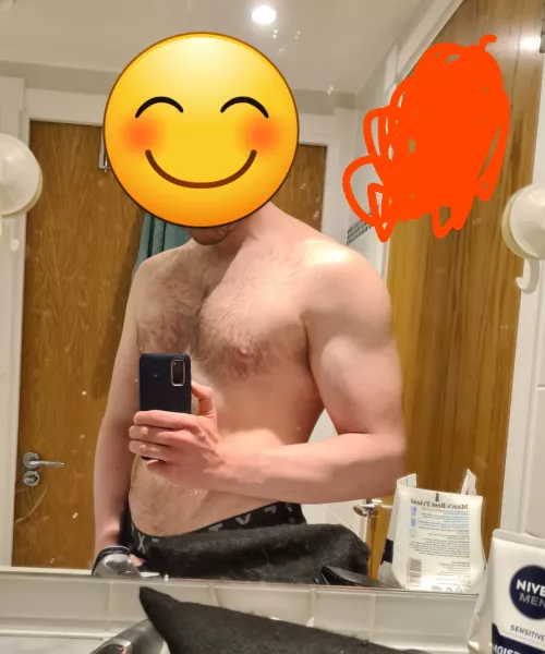 28 gym bro. Rugby build, hung and super thick. Looking for other gym bros. Around my age or older. Add: UKUCLAD by Lokifloki222