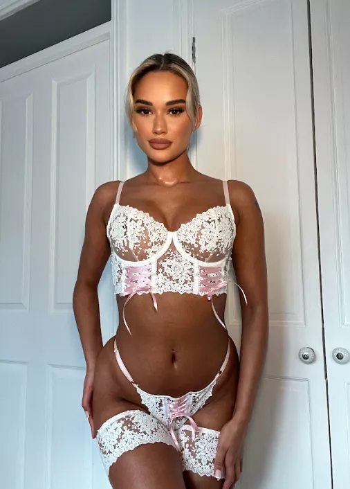 are my hips welcum here? posted by WorldlinessOk7796