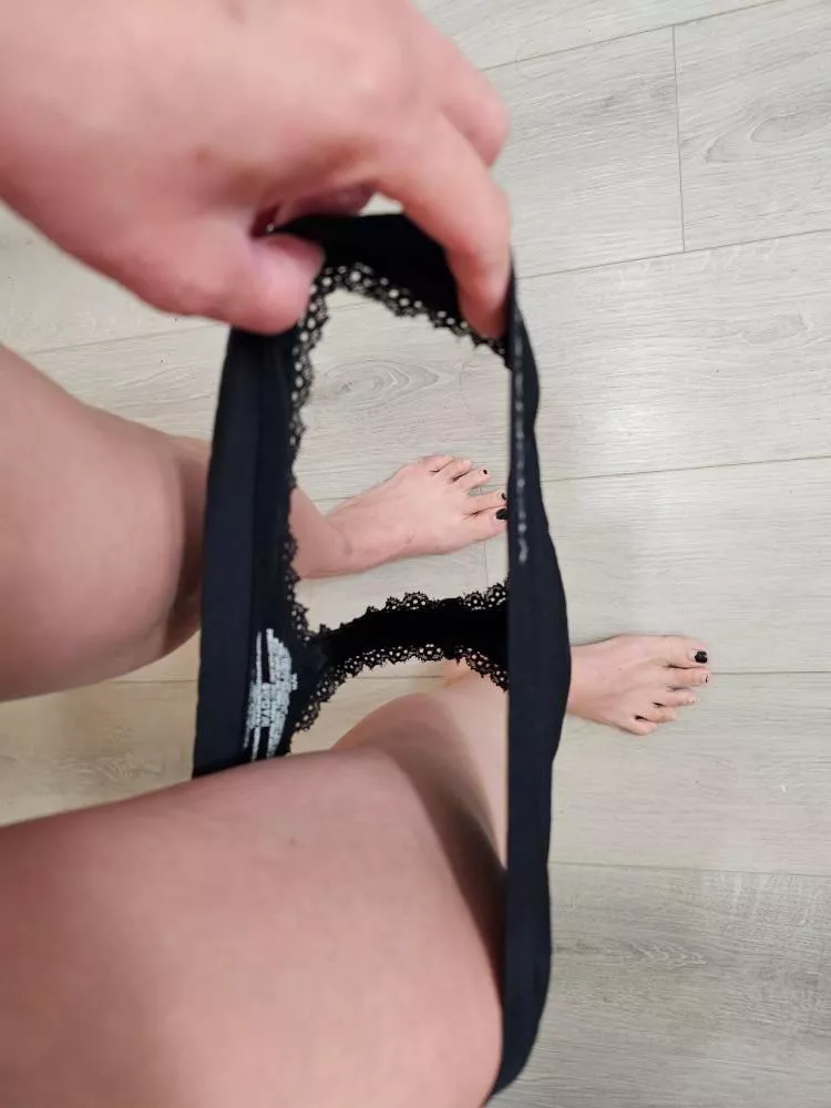 Artist foot view 🤣 (f) posted by GorgeousRenya