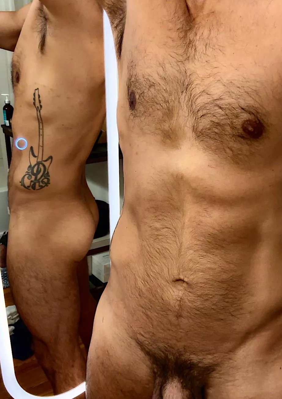 Bathroom selfie posted by jluis2024