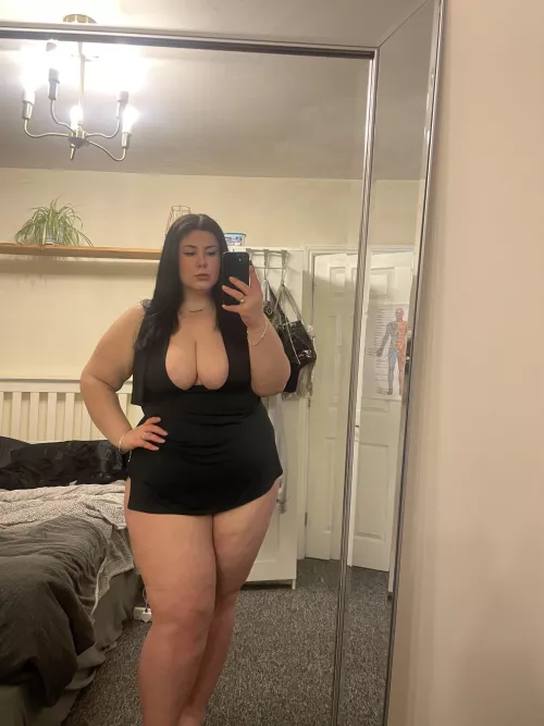 Chubby girls in little black dresses? by georginah200