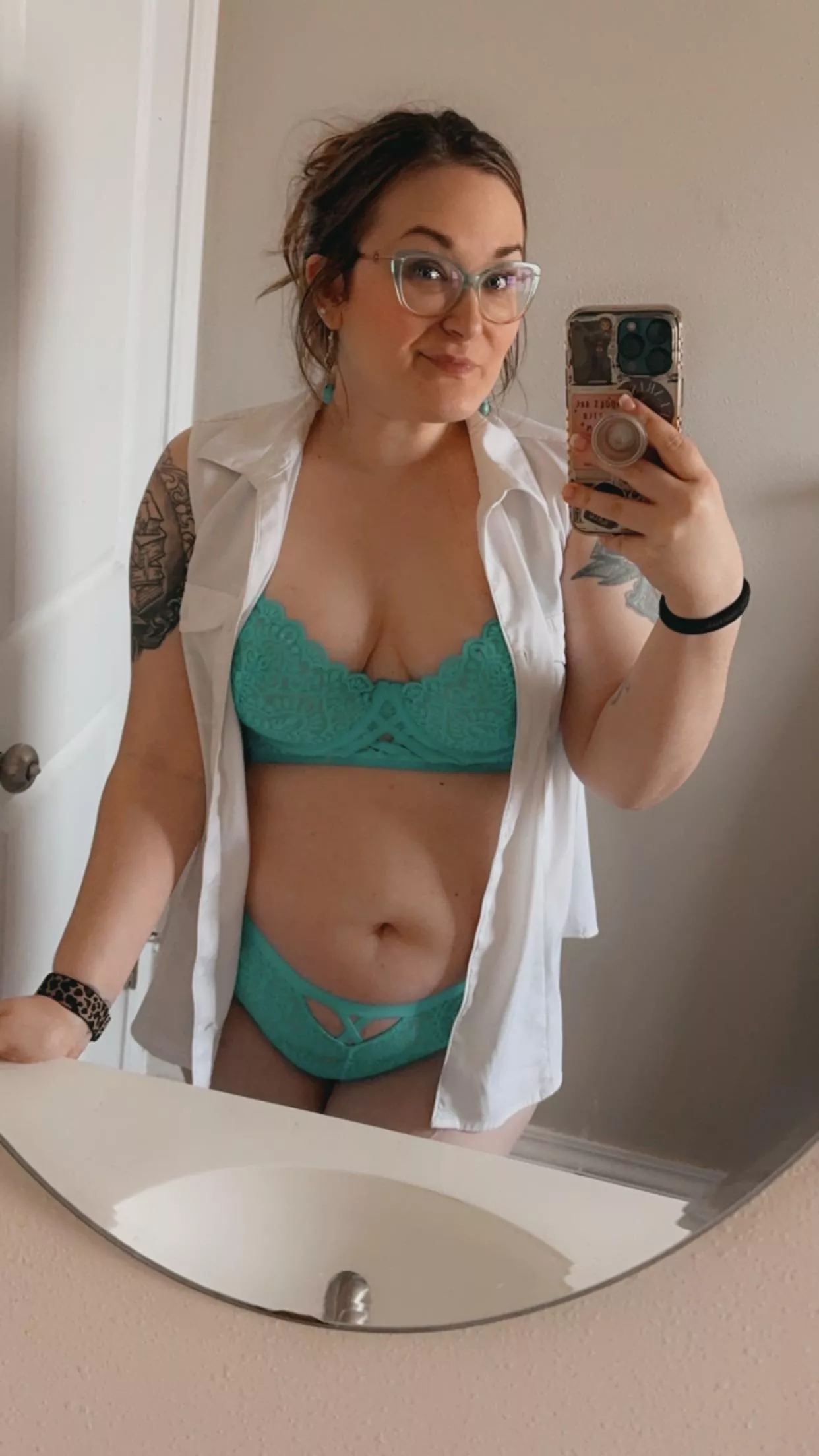 Chubby with curves in all the important places. 😜 posted by Bookie722