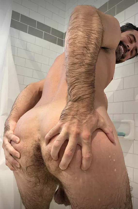 Come with me in the bath room posted by AwareCassette